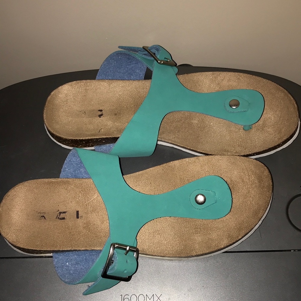 Women’s Teal Toe-Post Buckle Sandals